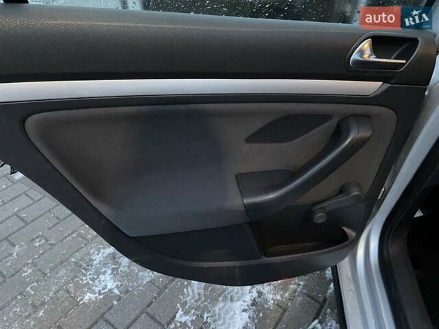 Сірий Фольксваген Гольф, об'ємом двигуна 1.6 л та пробігом 203 тис. км за 5700 $, фото 18 на Automoto.ua