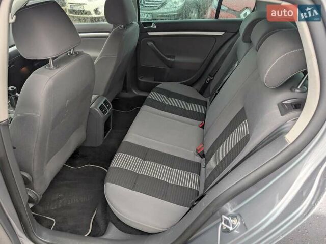 Серый Фольксваген Гольф, объемом двигателя 1.6 л и пробегом 177 тыс. км за 6650 $, фото 32 на Automoto.ua