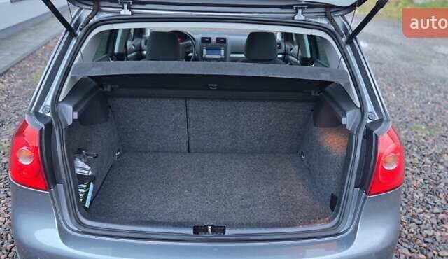 Серый Фольксваген Гольф, объемом двигателя 1.6 л и пробегом 256 тыс. км за 5799 $, фото 7 на Automoto.ua