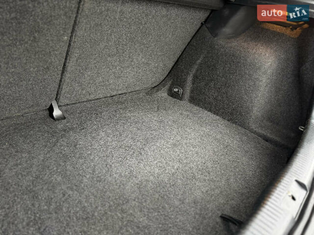 Серый Фольксваген Гольф, объемом двигателя 1.6 л и пробегом 227 тыс. км за 6300 $, фото 94 на Automoto.ua