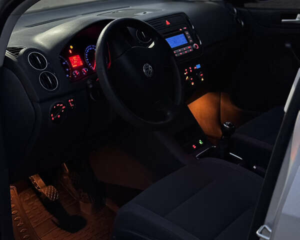 Серый Фольксваген Гольф, объемом двигателя 1.6 л и пробегом 248 тыс. км за 7200 $, фото 61 на Automoto.ua