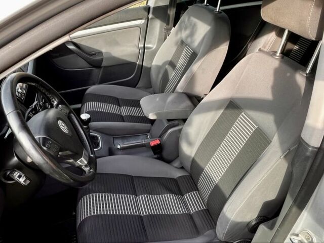 Серый Фольксваген Гольф, объемом двигателя 1.4 л и пробегом 217 тыс. км за 5550 $, фото 17 на Automoto.ua