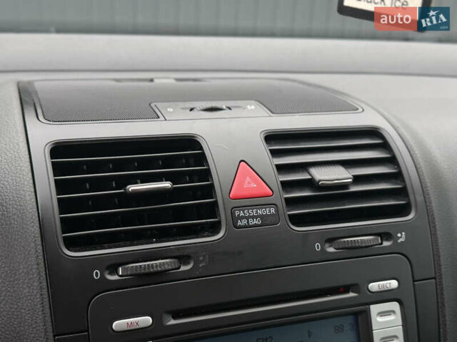 Сірий Фольксваген Гольф, об'ємом двигуна 1.6 л та пробігом 229 тис. км за 5555 $, фото 70 на Automoto.ua