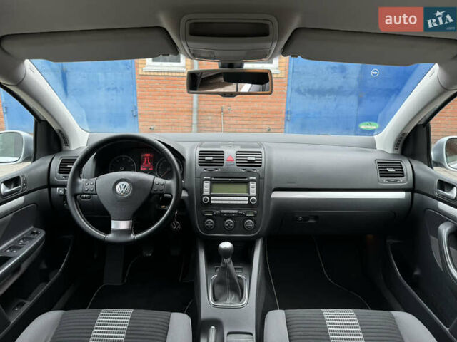 Сірий Фольксваген Гольф, об'ємом двигуна 1.6 л та пробігом 259 тис. км за 6999 $, фото 29 на Automoto.ua