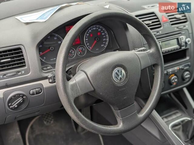 Серый Фольксваген Гольф, объемом двигателя 1.6 л и пробегом 177 тыс. км за 6650 $, фото 26 на Automoto.ua