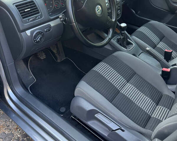 Сірий Фольксваген Гольф, об'ємом двигуна 1.6 л та пробігом 250 тис. км за 6799 $, фото 50 на Automoto.ua