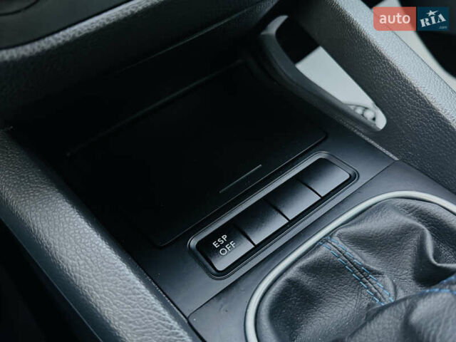 Серый Фольксваген Гольф, объемом двигателя 1.6 л и пробегом 170 тыс. км за 6600 $, фото 55 на Automoto.ua