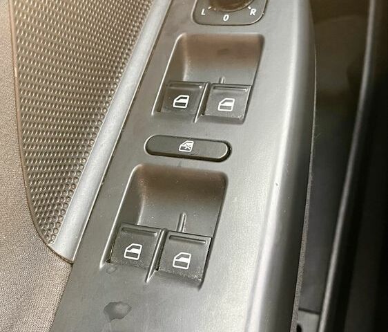 Серый Фольксваген Гольф, объемом двигателя 1.4 л и пробегом 217 тыс. км за 5550 $, фото 16 на Automoto.ua