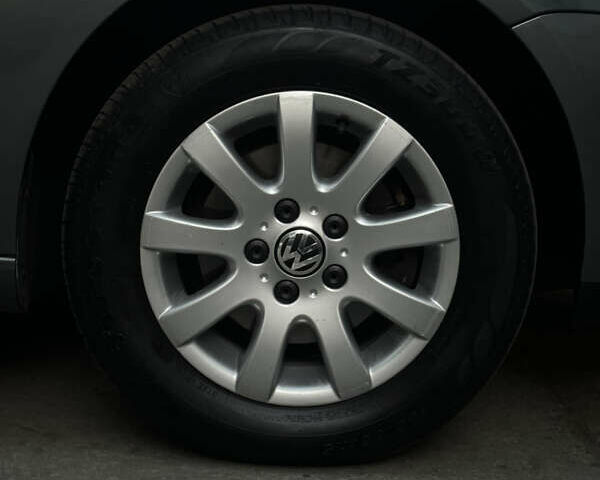 Серый Фольксваген Гольф, объемом двигателя 1.6 л и пробегом 232 тыс. км за 6799 $, фото 21 на Automoto.ua