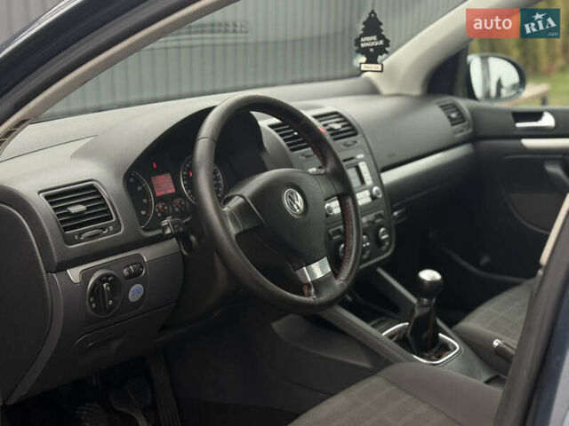 Сірий Фольксваген Гольф, об'ємом двигуна 1.6 л та пробігом 229 тис. км за 5555 $, фото 48 на Automoto.ua