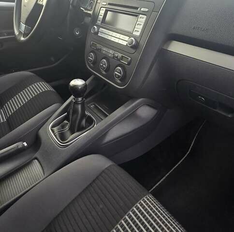 Серый Фольксваген Гольф, объемом двигателя 1.6 л и пробегом 299 тыс. км за 6390 $, фото 15 на Automoto.ua