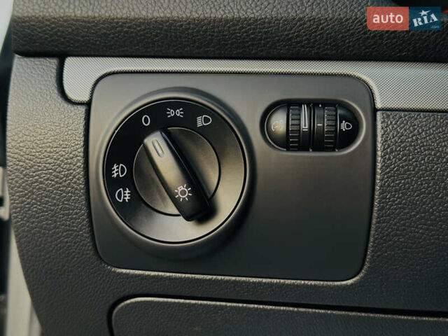 Серый Фольксваген Гольф, объемом двигателя 1.6 л и пробегом 170 тыс. км за 6600 $, фото 38 на Automoto.ua