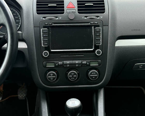 Серый Фольксваген Гольф, объемом двигателя 1.4 л и пробегом 251 тыс. км за 6450 $, фото 29 на Automoto.ua