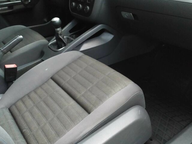 Серый Фольксваген Гольф, объемом двигателя 1.6 л и пробегом 240 тыс. км за 6150 $, фото 14 на Automoto.ua