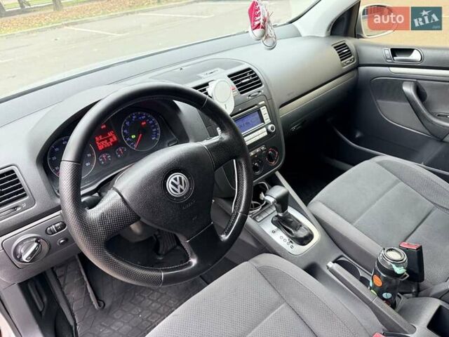 Серый Фольксваген Гольф, объемом двигателя 2.5 л и пробегом 247 тыс. км за 5700 $, фото 6 на Automoto.ua