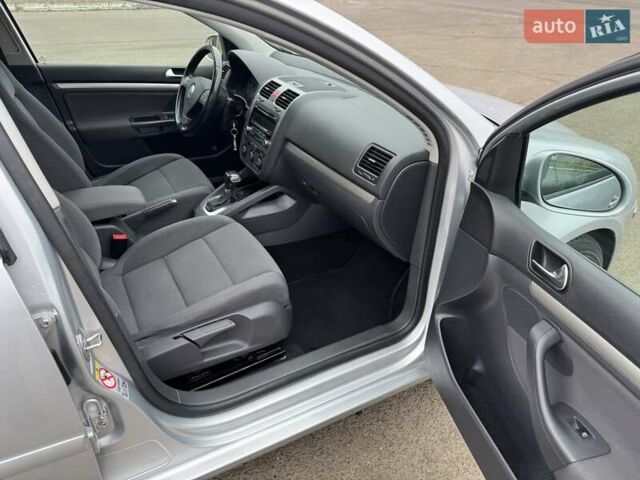 Серый Фольксваген Гольф, объемом двигателя 1.4 л и пробегом 233 тыс. км за 7500 $, фото 19 на Automoto.ua