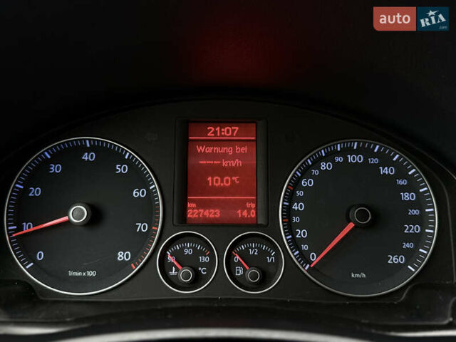 Серый Фольксваген Гольф, объемом двигателя 1.6 л и пробегом 227 тыс. км за 6300 $, фото 97 на Automoto.ua