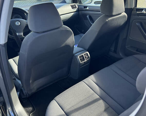 Сірий Фольксваген Гольф, об'ємом двигуна 1.4 л та пробігом 260 тис. км за 6000 $, фото 7 на Automoto.ua