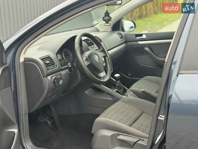 Сірий Фольксваген Гольф, об'ємом двигуна 1.6 л та пробігом 229 тис. км за 5555 $, фото 42 на Automoto.ua