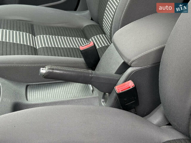 Сірий Фольксваген Гольф, об'ємом двигуна 1.6 л та пробігом 259 тис. км за 6999 $, фото 34 на Automoto.ua