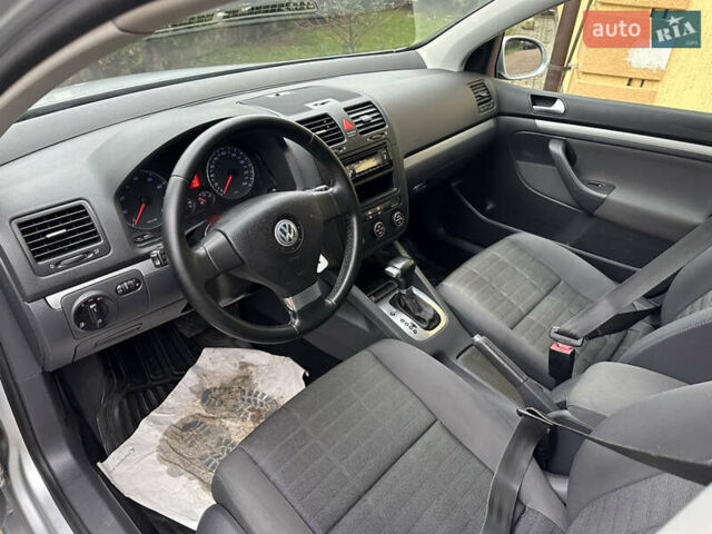 Сірий Фольксваген Гольф, об'ємом двигуна 1.6 л та пробігом 200 тис. км за 6999 $, фото 34 на Automoto.ua