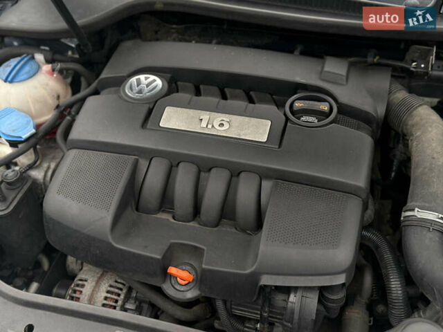 Сірий Фольксваген Гольф, об'ємом двигуна 1.6 л та пробігом 229 тис. км за 5555 $, фото 77 на Automoto.ua