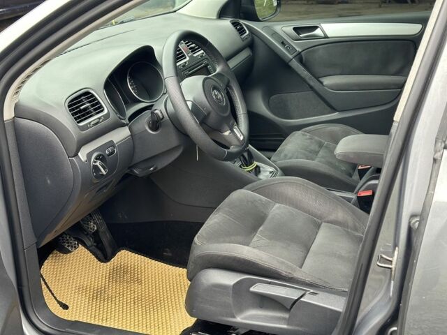 Серый Фольксваген Гольф, объемом двигателя 2 л и пробегом 300 тыс. км за 7500 $, фото 5 на Automoto.ua