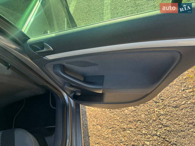 Сірий Фольксваген Гольф, об'ємом двигуна 1.6 л та пробігом 250 тис. км за 6799 $, фото 71 на Automoto.ua