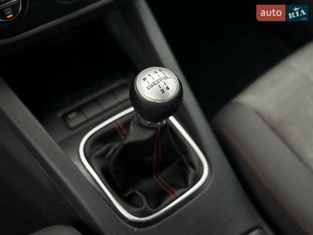 Сірий Фольксваген Гольф, об'ємом двигуна 1.6 л та пробігом 229 тис. км за 5555 $, фото 75 на Automoto.ua