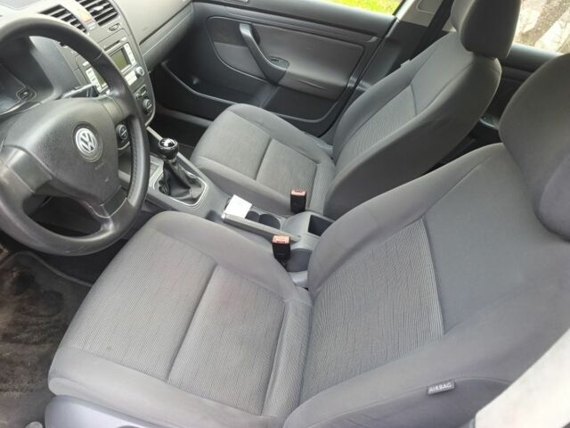 Серый Фольксваген Гольф, объемом двигателя 1.6 л и пробегом 280 тыс. км за 6500 $, фото 4 на Automoto.ua