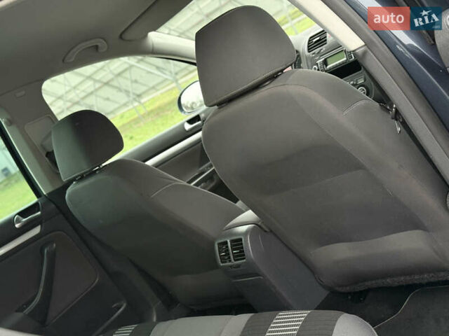 Серый Фольксваген Гольф, объемом двигателя 1.6 л и пробегом 227 тыс. км за 6300 $, фото 74 на Automoto.ua