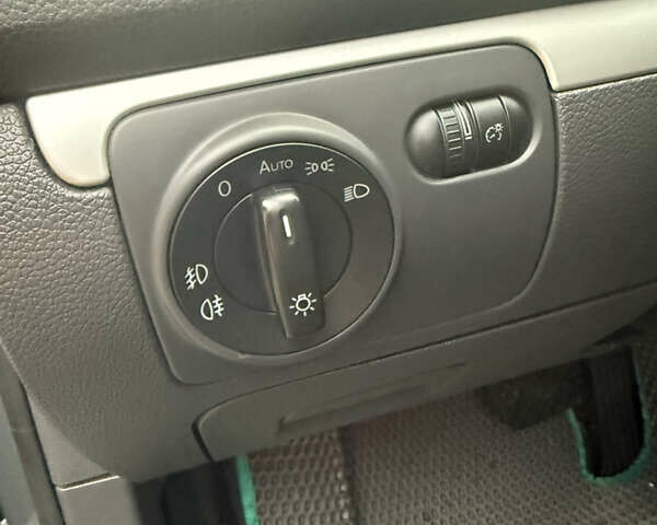 Серый Фольксваген Гольф, объемом двигателя 1.39 л и пробегом 275 тыс. км за 6250 $, фото 26 на Automoto.ua