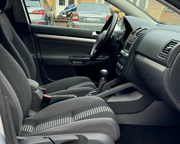 Сірий Фольксваген Гольф, об'ємом двигуна 1.6 л та пробігом 259 тис. км за 6999 $, фото 28 на Automoto.ua