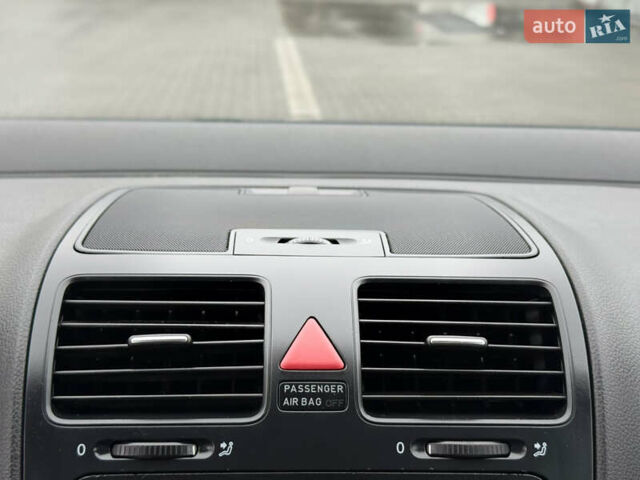 Серый Фольксваген Гольф, объемом двигателя 1.6 л и пробегом 227 тыс. км за 6300 $, фото 54 на Automoto.ua