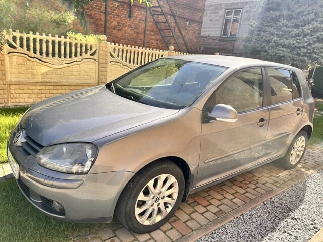 Серый Фольксваген Гольф, объемом двигателя 1.6 л и пробегом 290 тыс. км за 5450 $, фото 1 на Automoto.ua