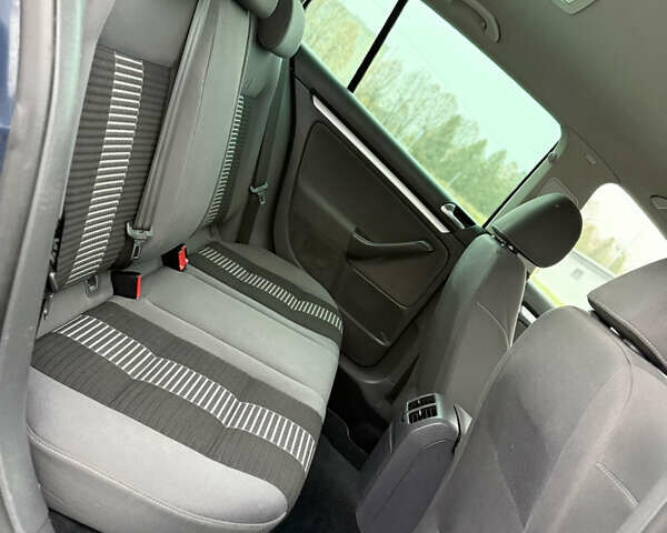 Серый Фольксваген Гольф, объемом двигателя 1.6 л и пробегом 227 тыс. км за 6300 $, фото 75 на Automoto.ua