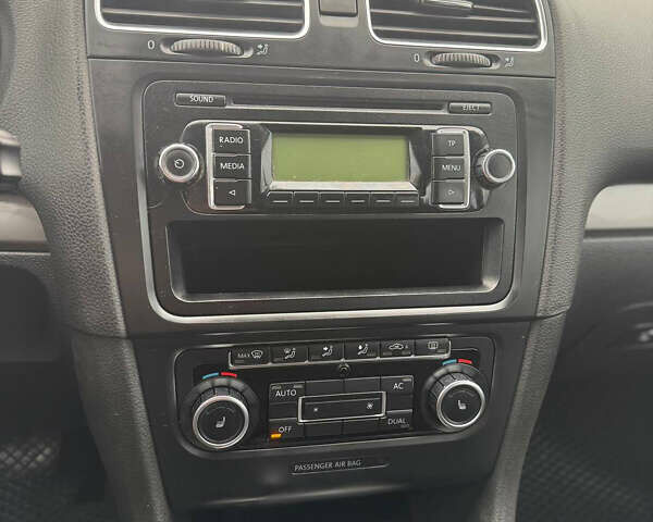 Серый Фольксваген Гольф, объемом двигателя 1.6 л и пробегом 231 тыс. км за 7400 $, фото 37 на Automoto.ua