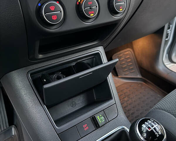 Серый Фольксваген Гольф, объемом двигателя 1.6 л и пробегом 248 тыс. км за 7200 $, фото 51 на Automoto.ua