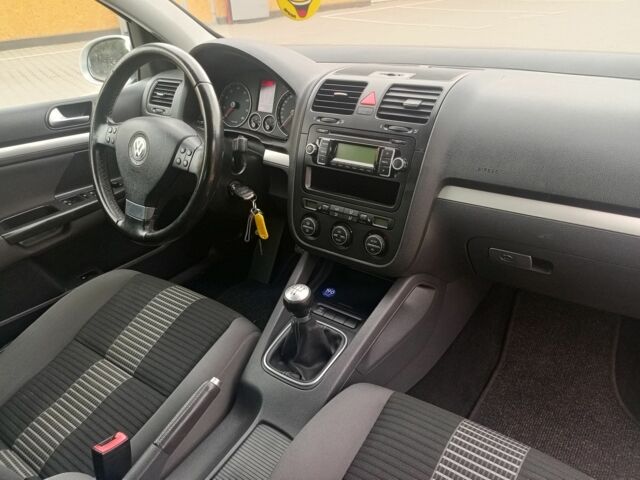 Серый Фольксваген Гольф, объемом двигателя 1.6 л и пробегом 240 тыс. км за 6500 $, фото 19 на Automoto.ua