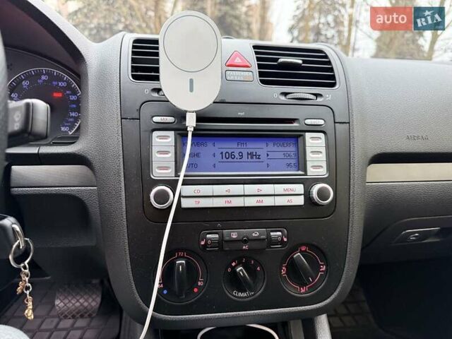 Серый Фольксваген Гольф, объемом двигателя 2.5 л и пробегом 247 тыс. км за 5700 $, фото 9 на Automoto.ua