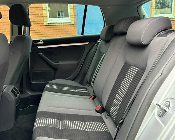 Сірий Фольксваген Гольф, об'ємом двигуна 1.6 л та пробігом 259 тис. км за 6999 $, фото 39 на Automoto.ua