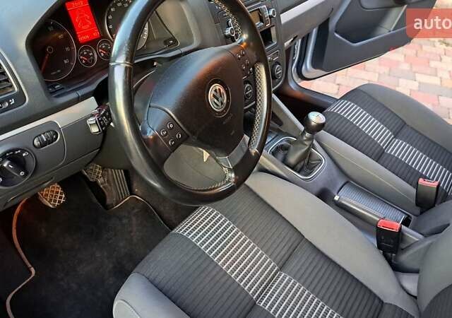 Сірий Фольксваген Гольф, об'ємом двигуна 1.39 л та пробігом 240 тис. км за 6500 $, фото 25 на Automoto.ua