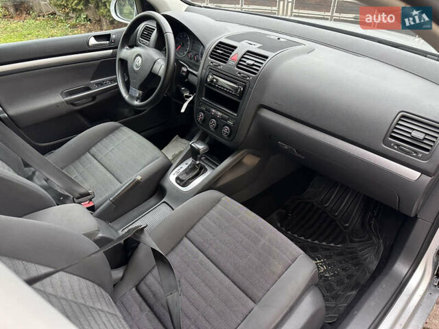 Сірий Фольксваген Гольф, об'ємом двигуна 1.6 л та пробігом 200 тис. км за 6999 $, фото 57 на Automoto.ua