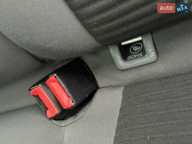 Серый Фольксваген Гольф, объемом двигателя 1.6 л и пробегом 227 тыс. км за 6300 $, фото 70 на Automoto.ua