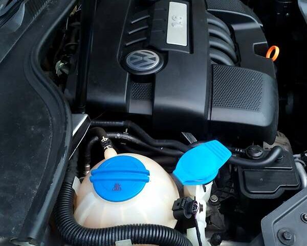 Серый Фольксваген Гольф, объемом двигателя 1.6 л и пробегом 310 тыс. км за 6100 $, фото 16 на Automoto.ua