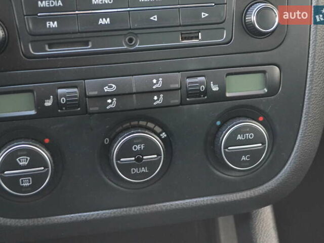 Сірий Фольксваген Гольф, об'ємом двигуна 1.6 л та пробігом 162 тис. км за 7200 $, фото 50 на Automoto.ua