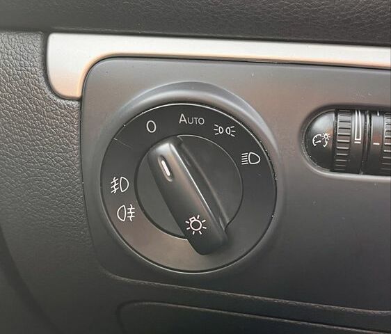 Серый Фольксваген Гольф, объемом двигателя 1.4 л и пробегом 217 тыс. км за 5550 $, фото 15 на Automoto.ua