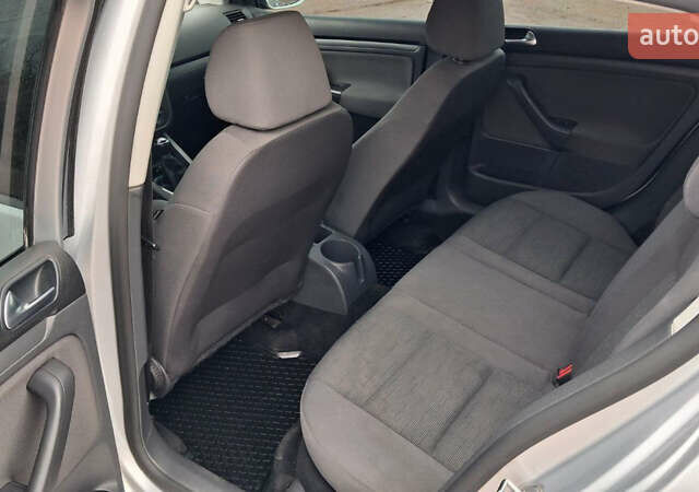 Серый Фольксваген Гольф, объемом двигателя 1.6 л и пробегом 175 тыс. км за 6200 $, фото 12 на Automoto.ua