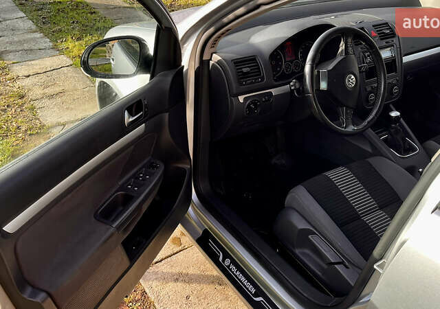 Серый Фольксваген Гольф, объемом двигателя 1.4 л и пробегом 217 тыс. км за 5649 $, фото 5 на Automoto.ua