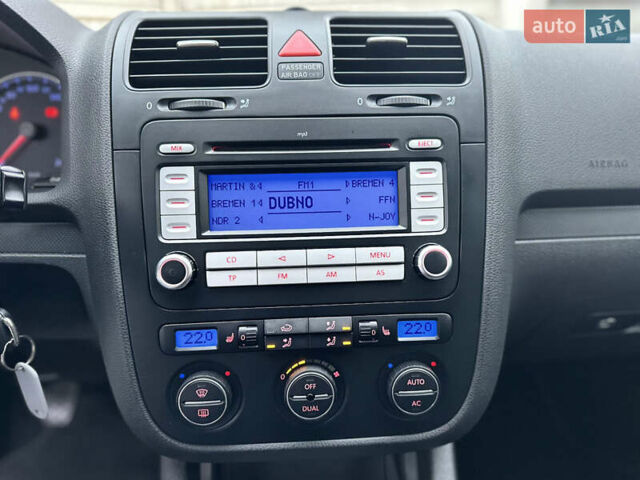 Сірий Фольксваген Гольф, об'ємом двигуна 1.6 л та пробігом 167 тис. км за 6550 $, фото 26 на Automoto.ua